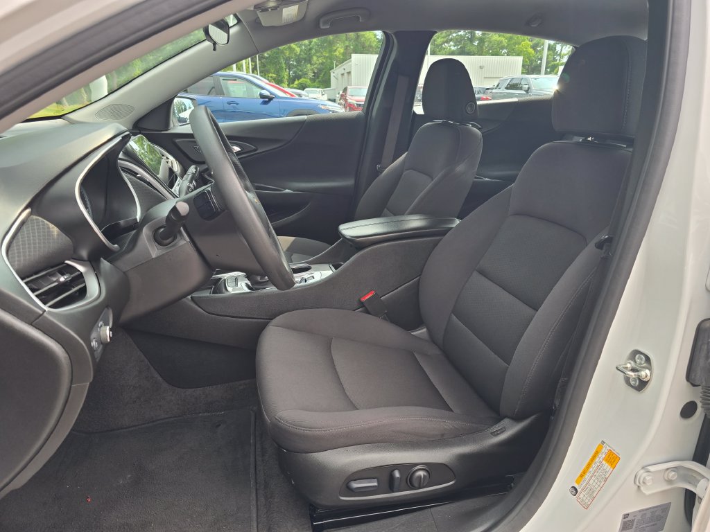 Certified 2025 Chevrolet Malibu LT FWD image 9