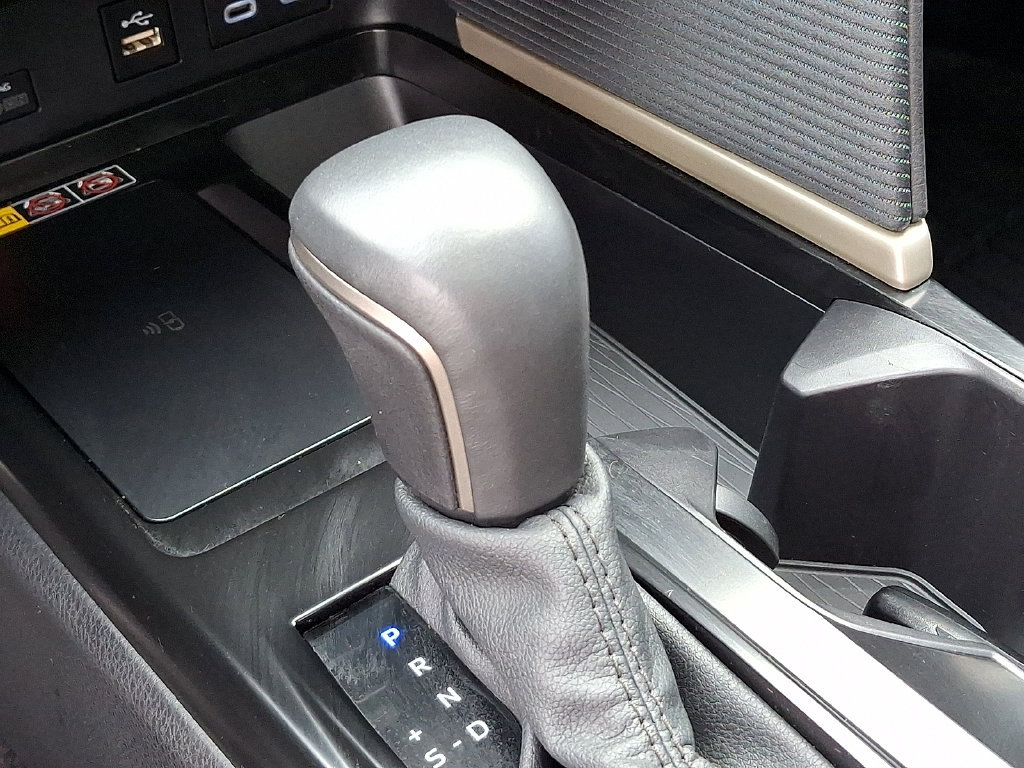Used 2025 Toyota Camry SE w/ Convenience Package FWD image 18