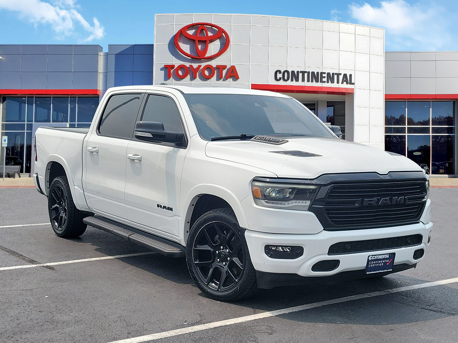 Used 2022 RAM 1500 Laramie AWD/4WD image 3
