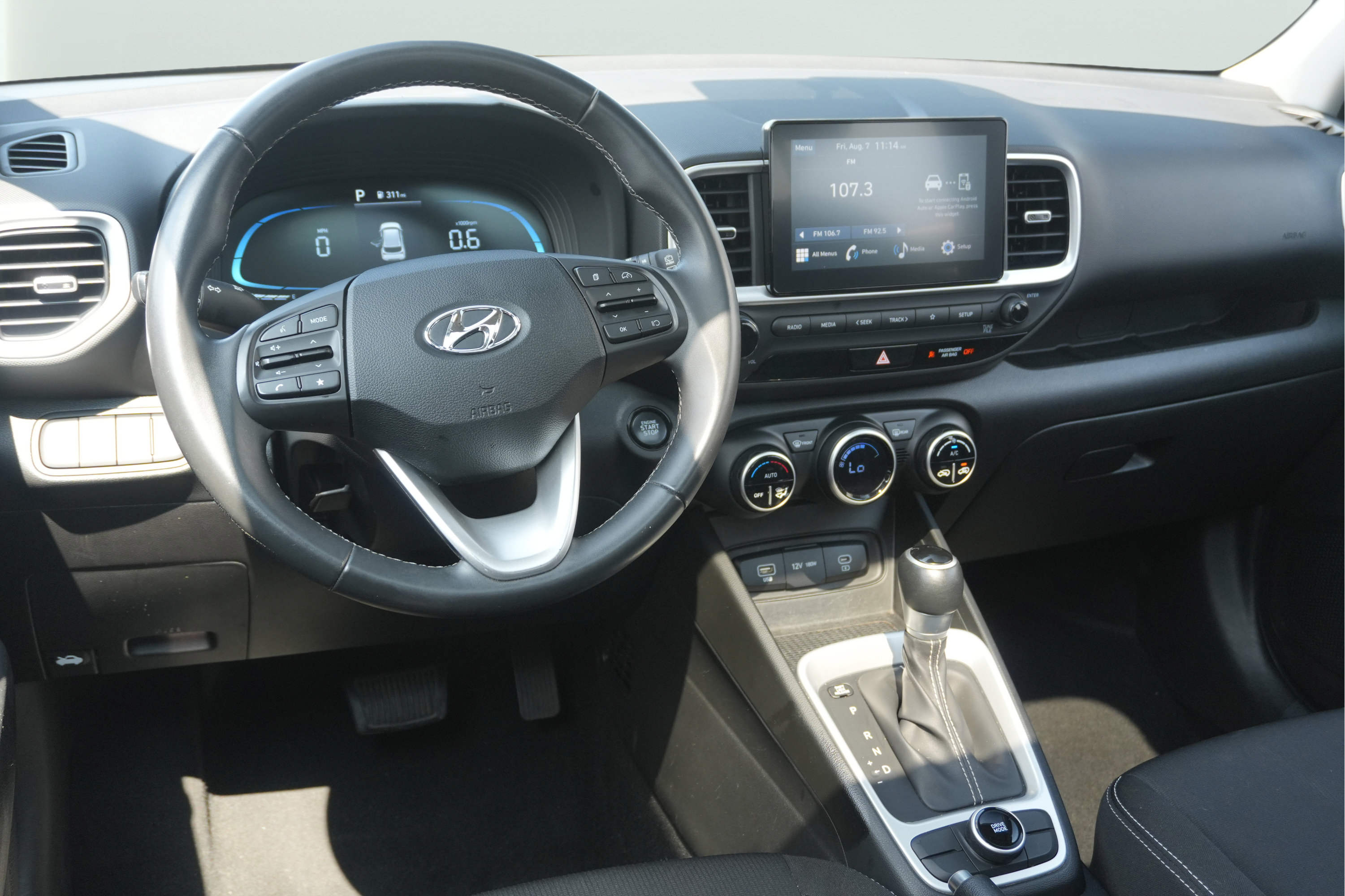 Used 2025 Hyundai Venue SEL FWD image 25
