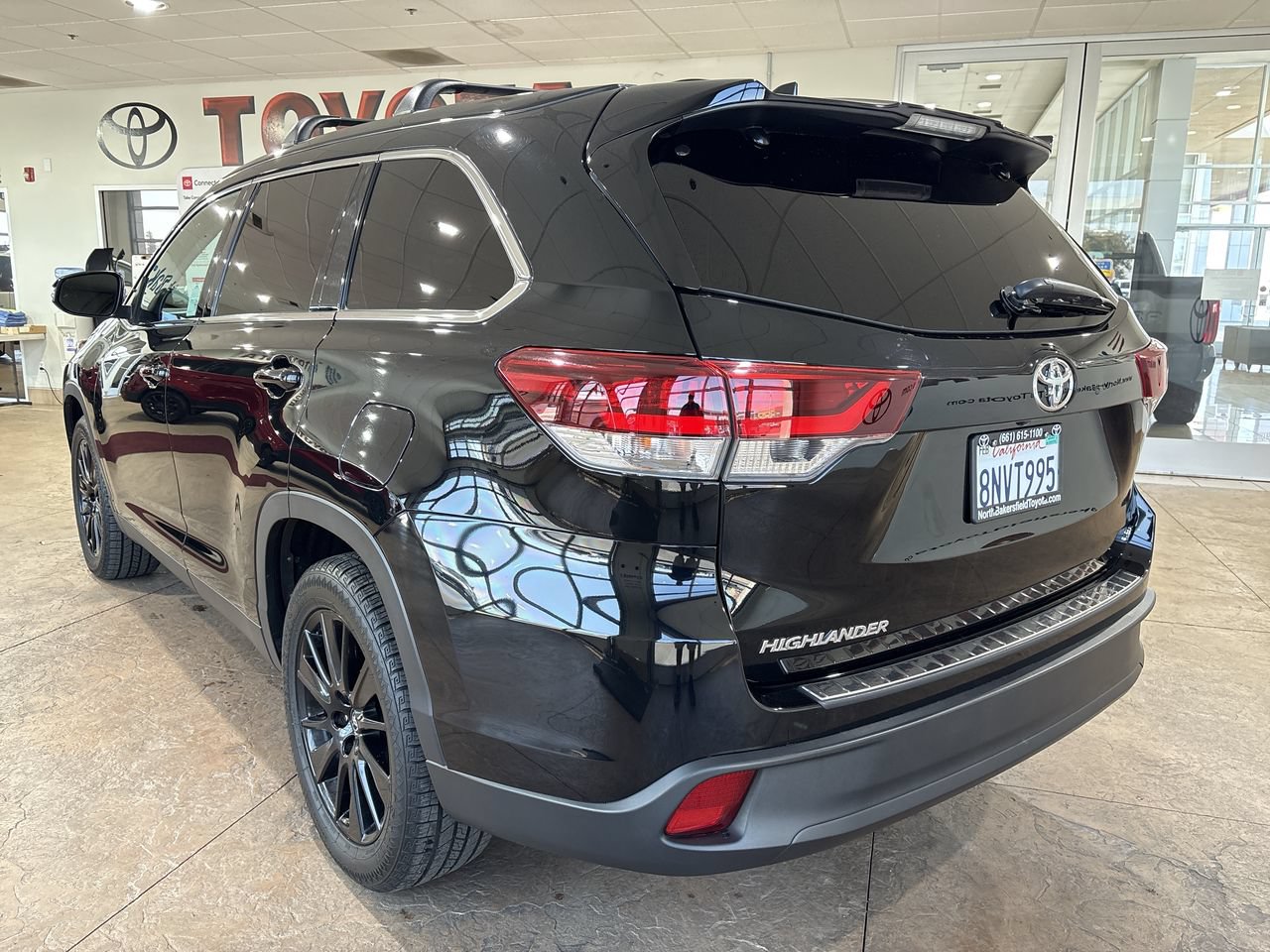 Certified 2019 Toyota Highlander SE FWD image 8