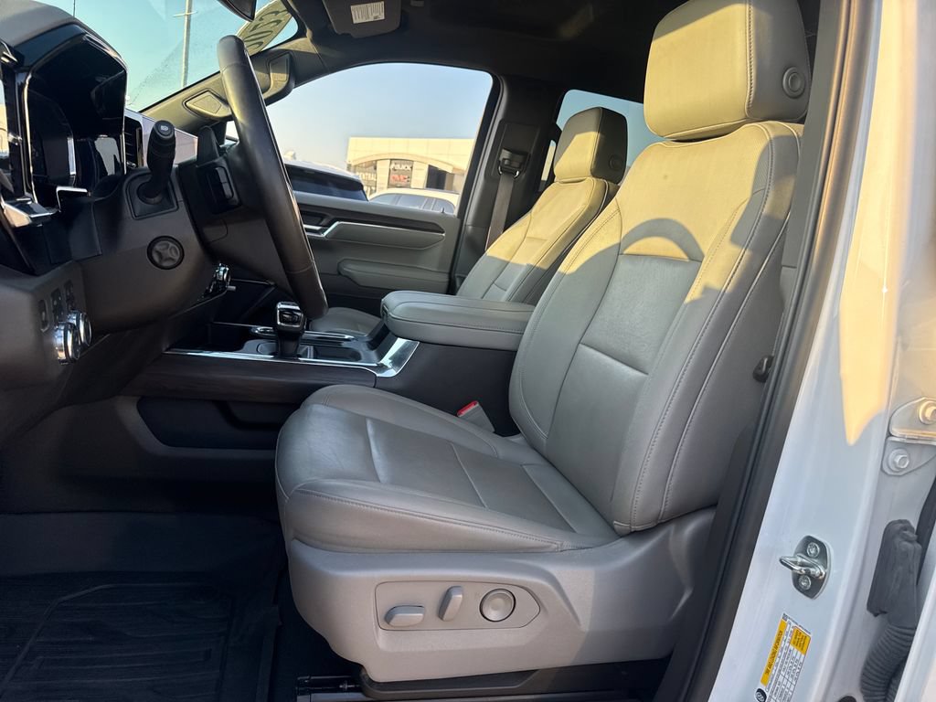 Used 2023 GMC Sierra 1500 SLT w/ SLT Premium Plus Package AWD/4WD image 16
