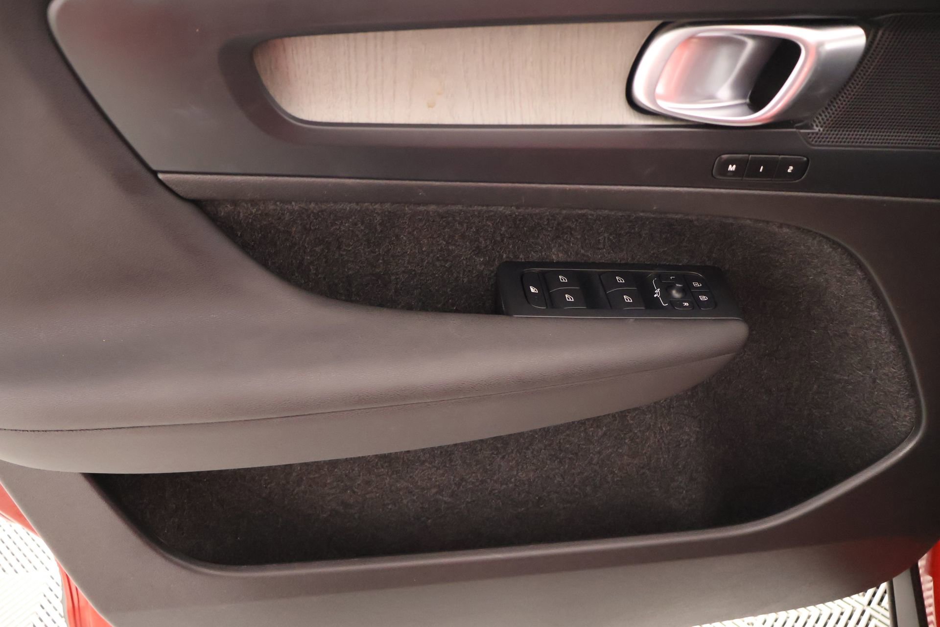 Used 2023 Volvo XC40 B5 Core image 15