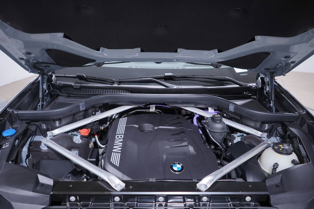 Used 2025 BMW X7 xDrive40i w/ M Sport Package image 25