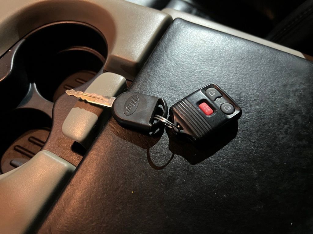 Used 2010 Ford F150 XLT image 38