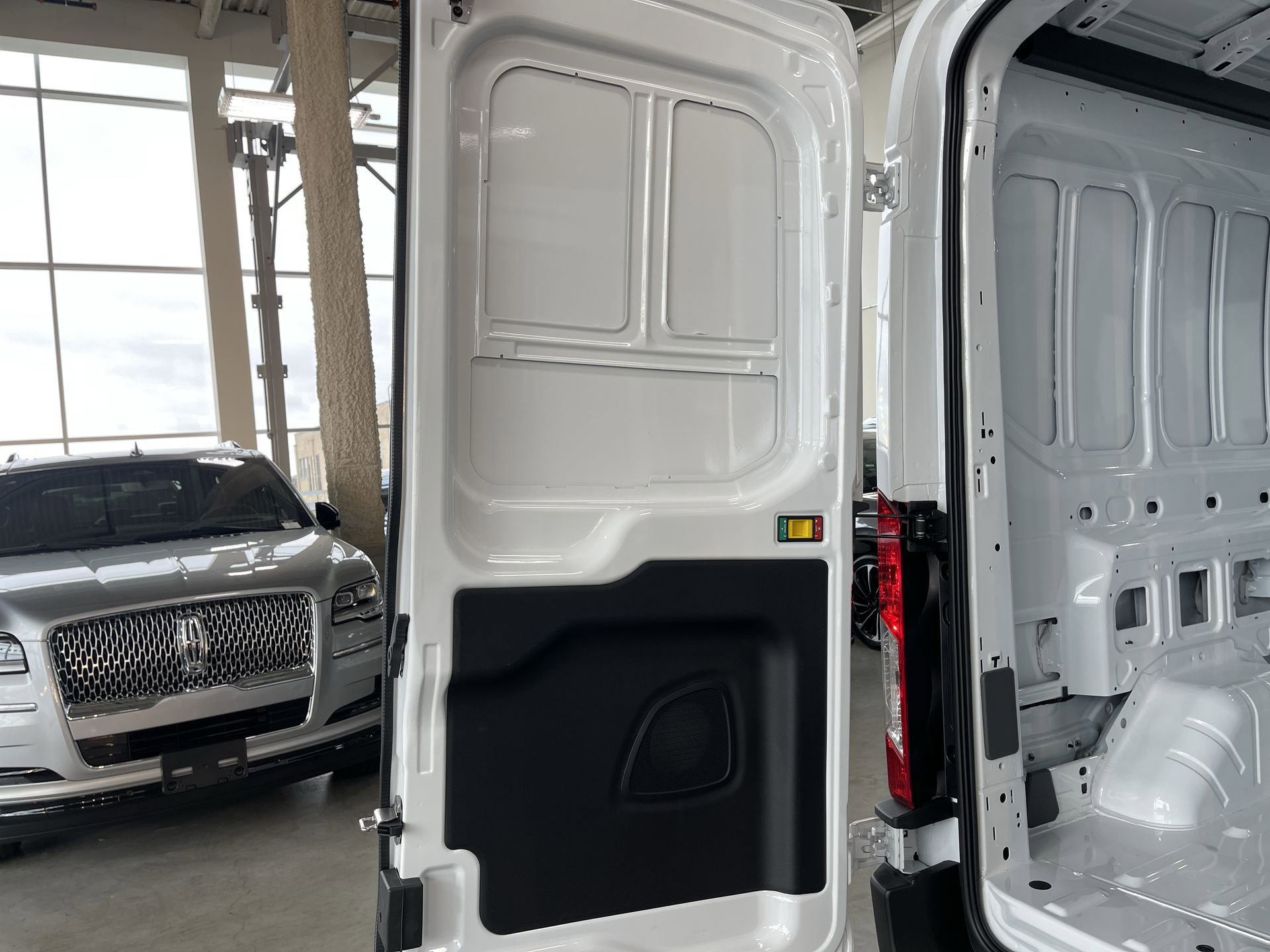 New 2024 Ford Transit 250 148 Medium Roof image 32