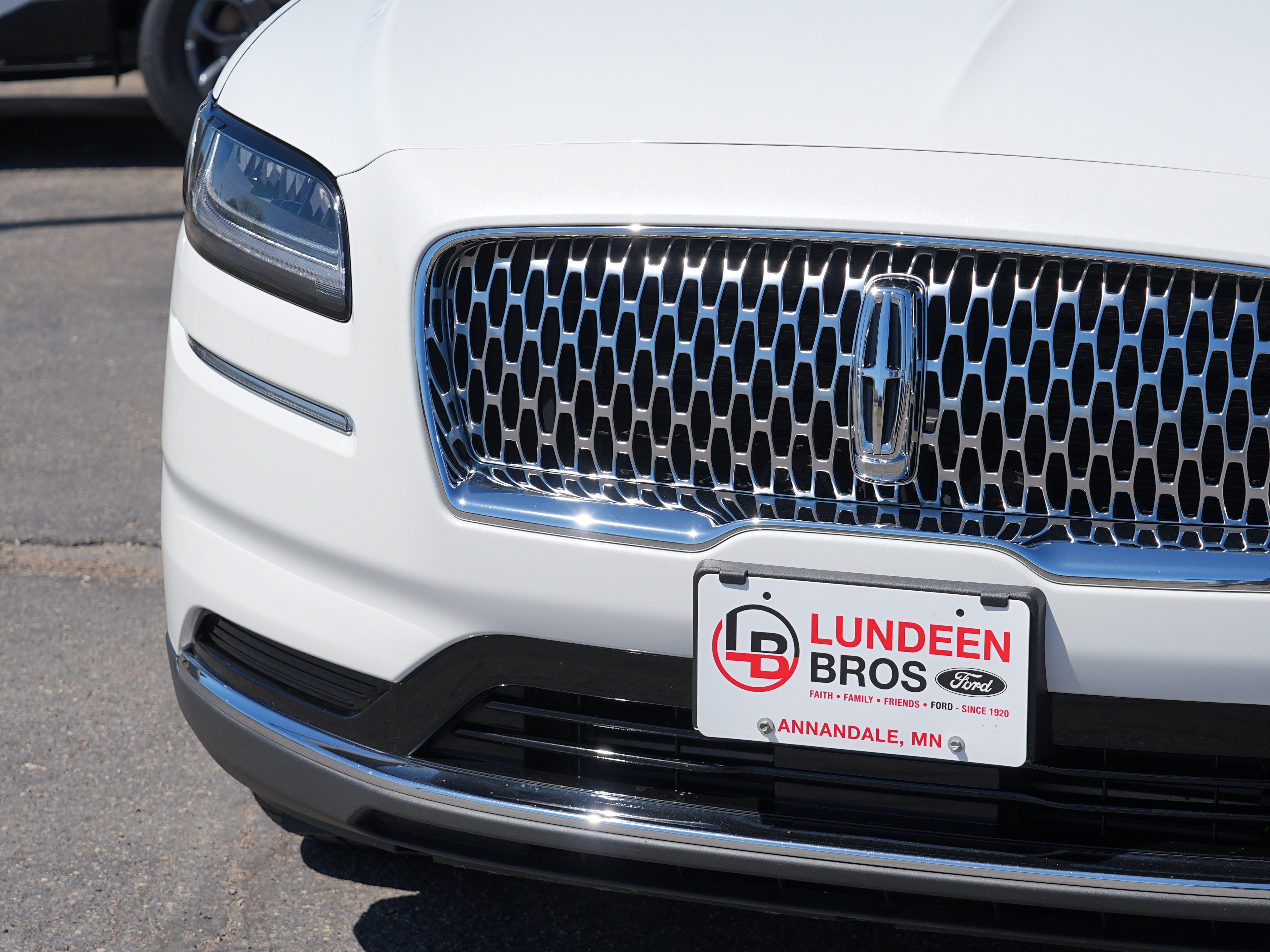 Used 2022 Lincoln Nautilus Reserve AWD/4WD image 11