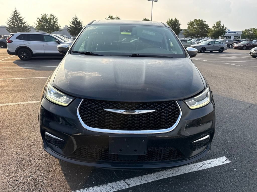 Used 2022 Chrysler Pacifica Limited FWD image 2