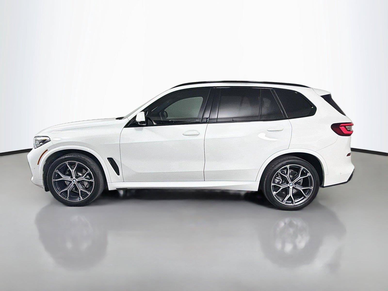 Used 2022 BMW X5 xDrive40i w/ M Sport Package AWD/4WD image 8