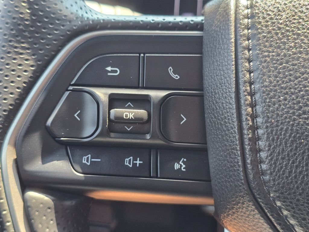 Used 2025 Toyota 4Runner SR5 AWD/4WD image 31