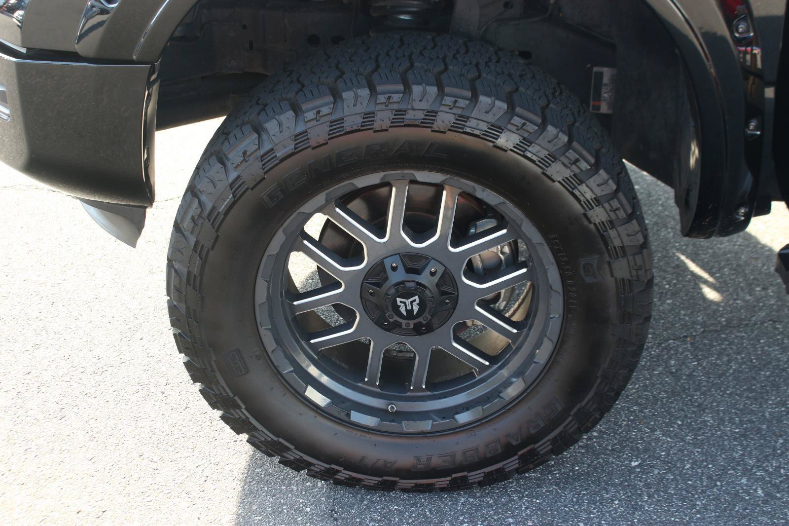 Used 2021 Nissan Titan SV w/ SV Convenience Package AWD/4WD image 42