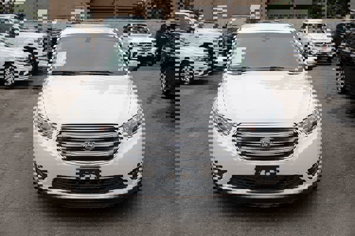 Used 2018 Ford Taurus SEL w/ Equipment Group 201A image 2