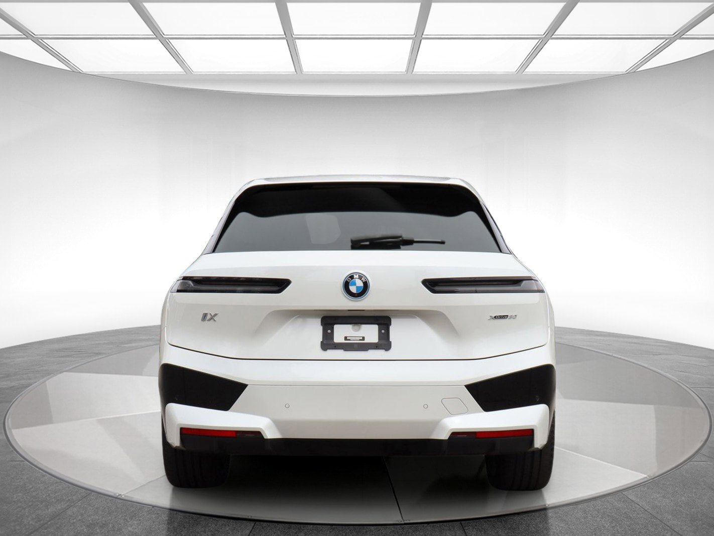 Used 2022 BMW iX xDrive50 w/ Sport Package AWD/4WD image 7