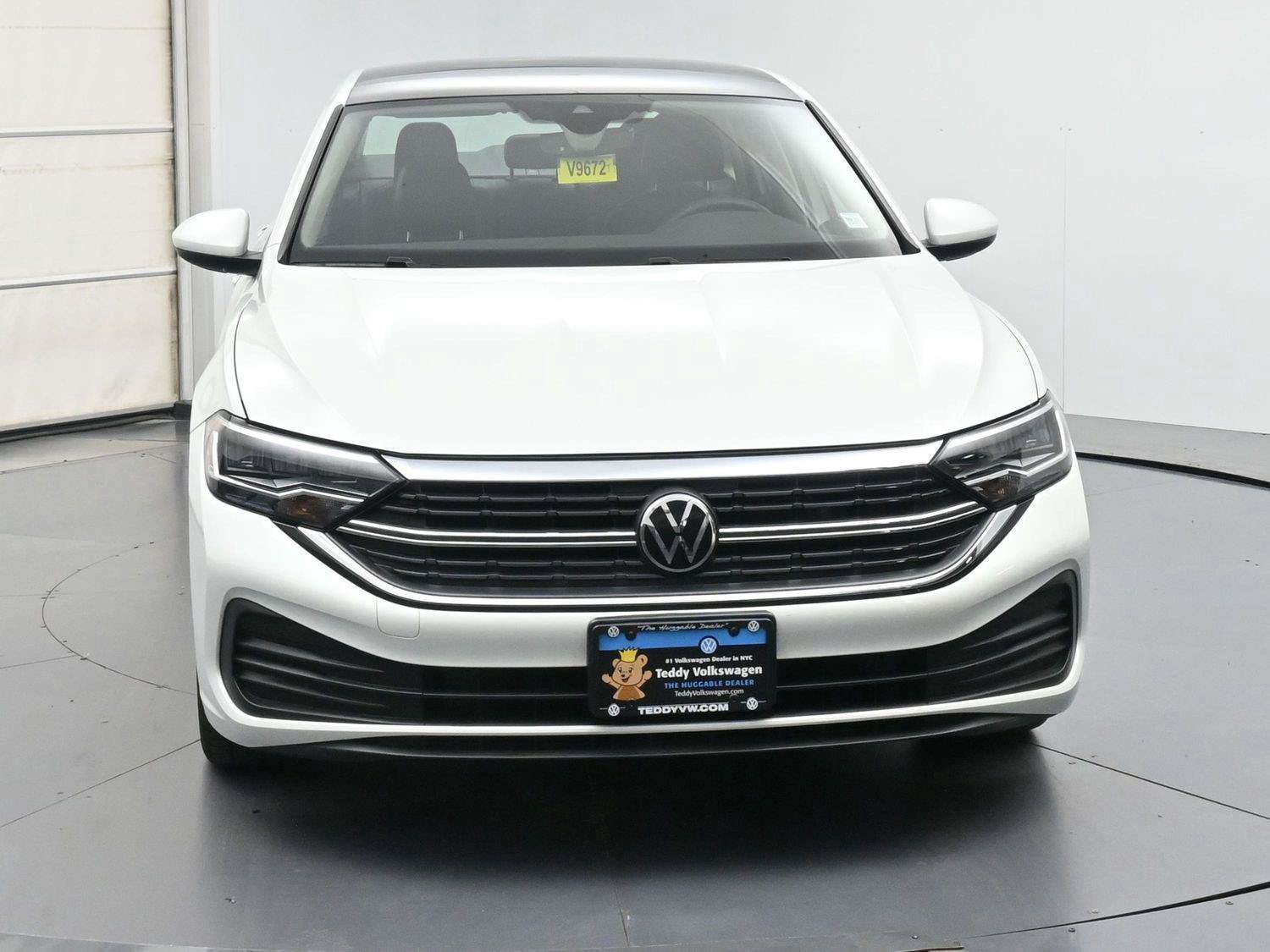 Used 2023 Volkswagen Jetta SE w/ Panoramic Sunroof Package FWD image 28