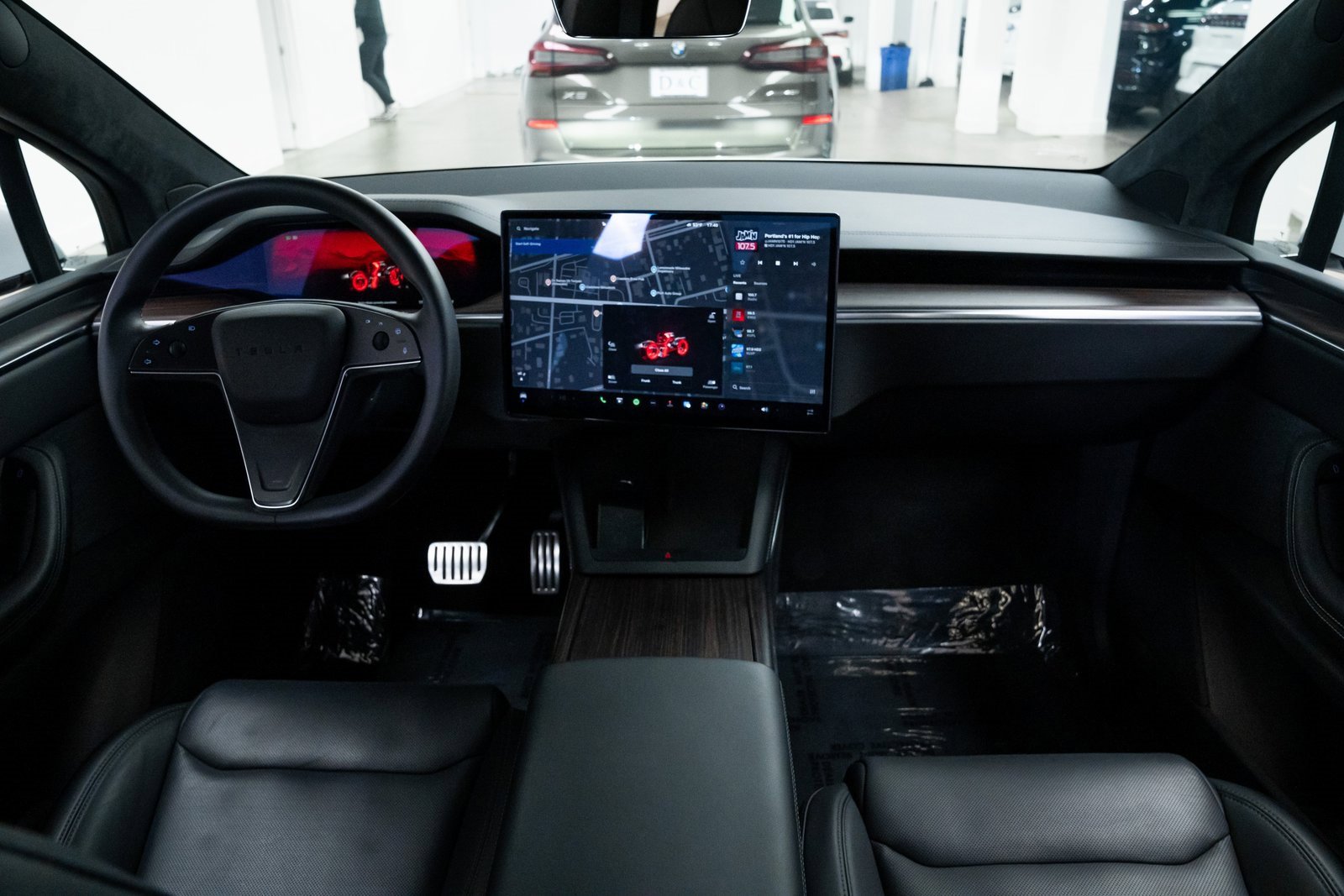 Used 2025 Tesla Model X image 9