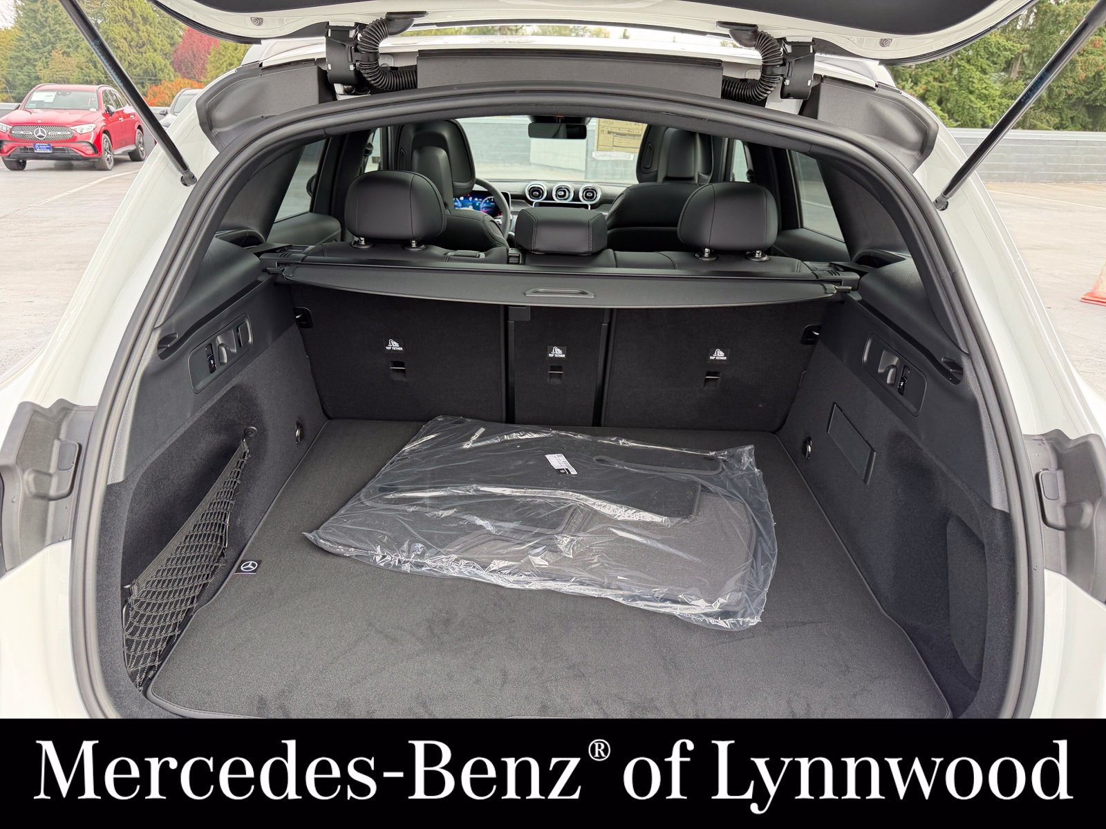 New 2027 Mercedes-Benz GLC 300 4MATIC image 9