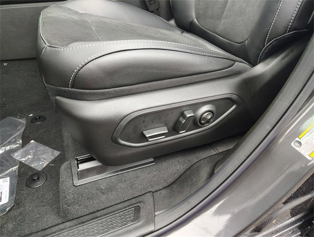 New 2025 Jeep Grand Cherokee Altitude image 15