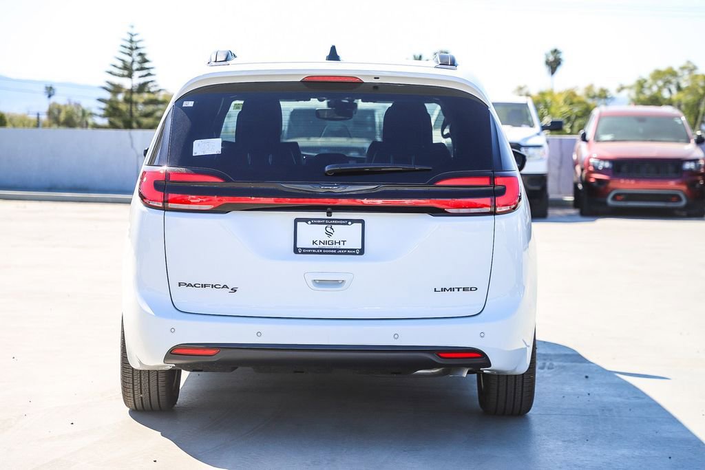 New 2026 Chrysler Pacifica Select FWD image 8