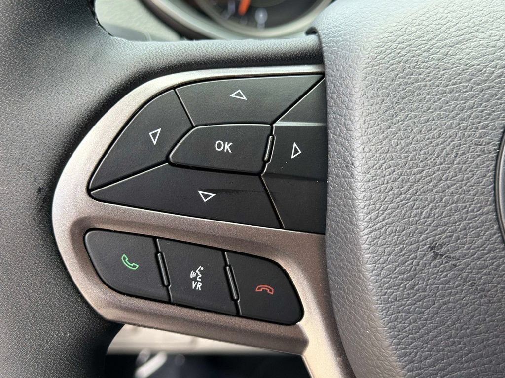 Used 2022 Jeep Cherokee Latitude Lux w/ Sun & Sound Group AWD/4WD image 30