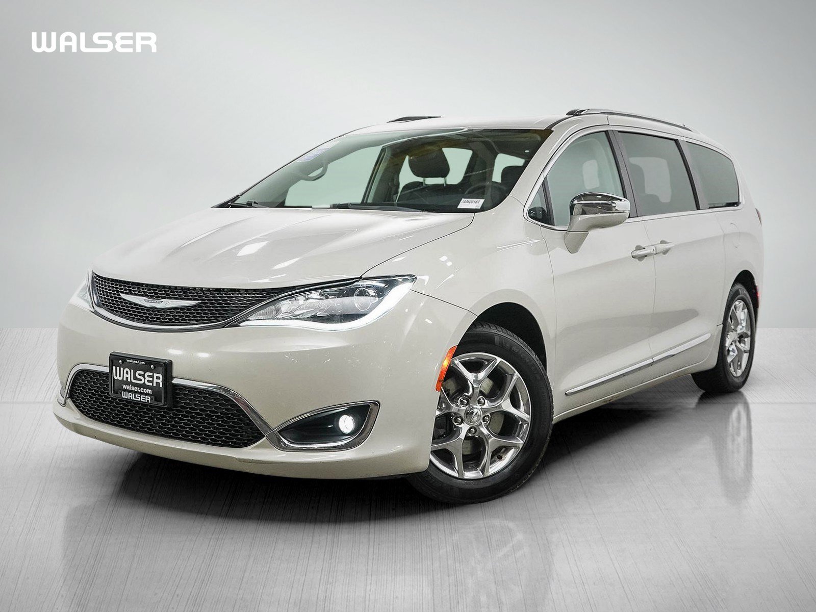 Used 2017 Chrysler Pacifica Limited w/ UConnect Theater Package FWD image 1