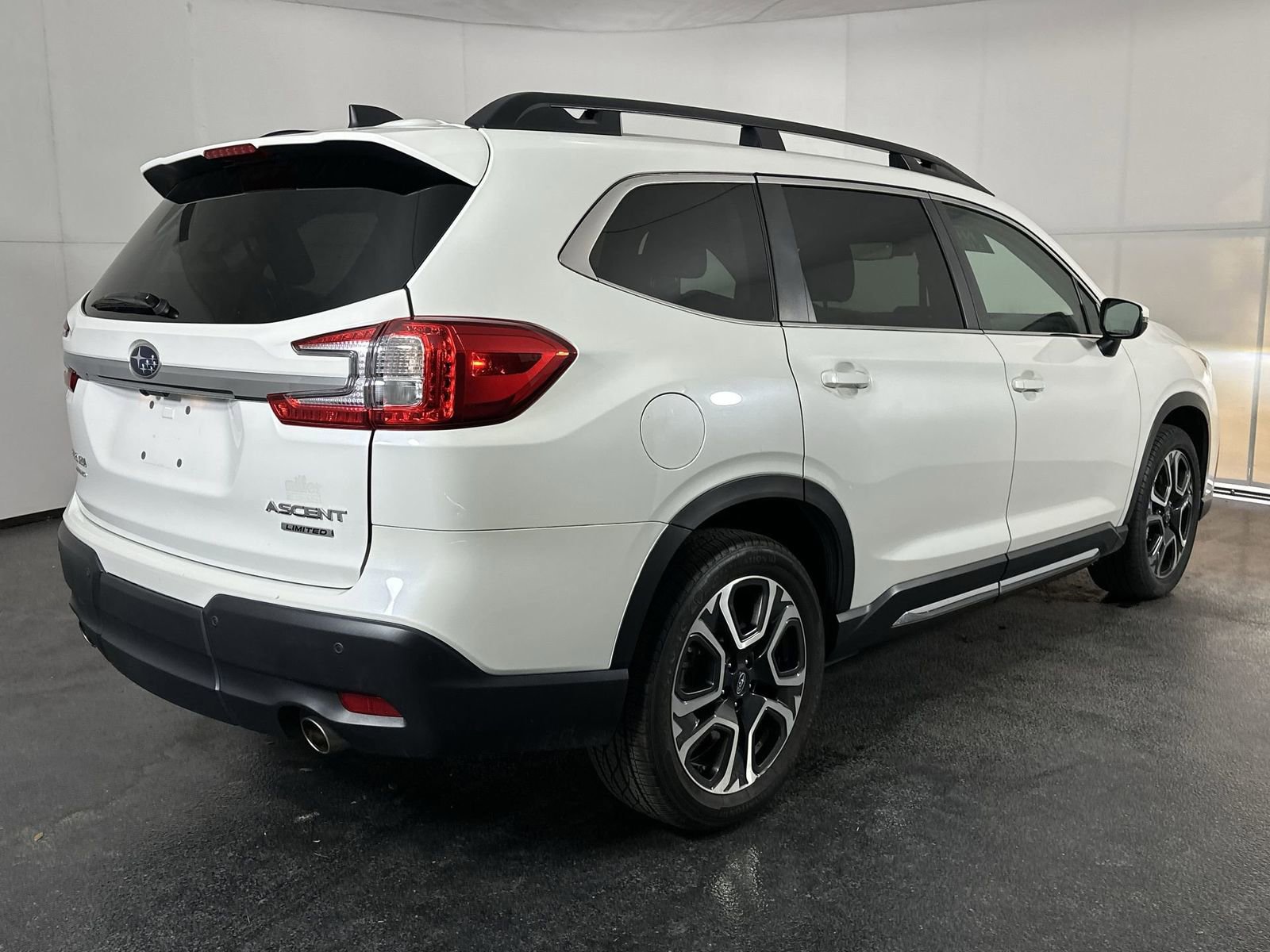 Used 2023 Subaru Ascent Limited image 8