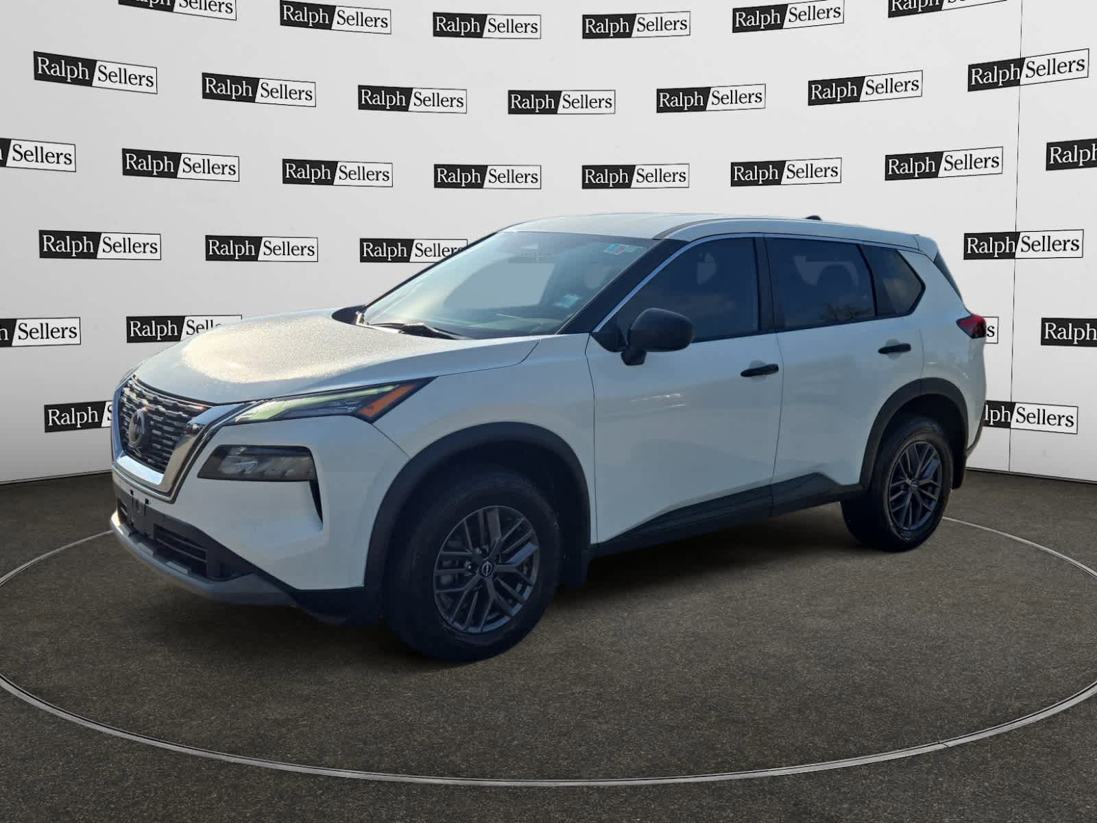 Used 2022 Nissan Rogue S FWD image 2