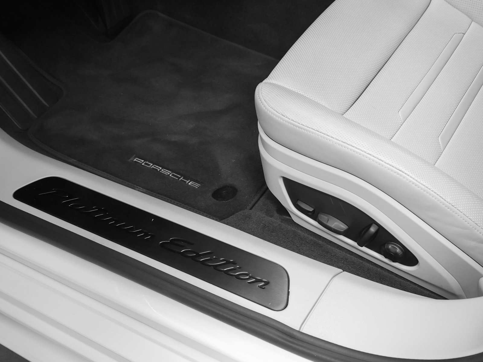 Certified 2023 Porsche Panamera Platinum Edition RWD image 23