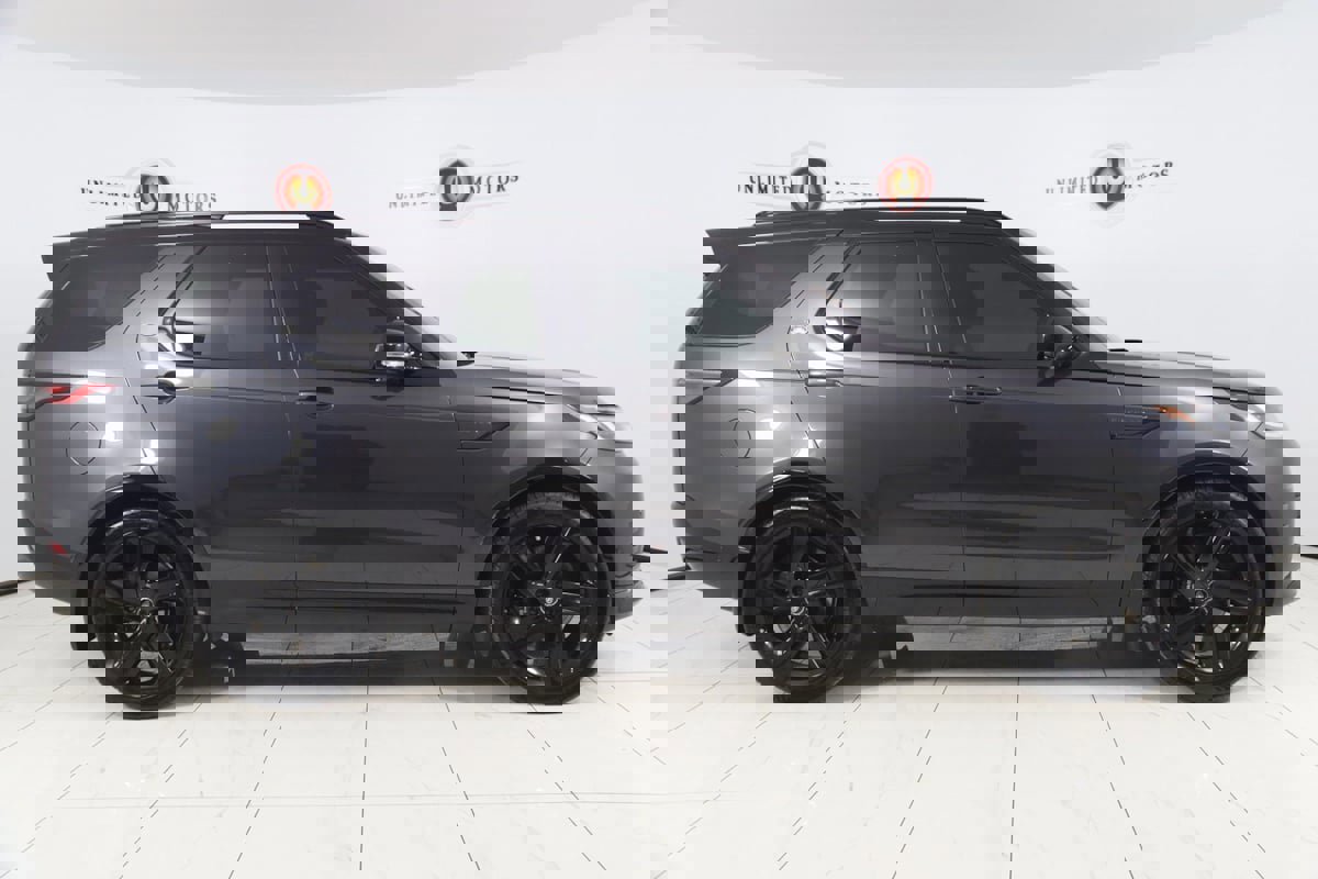 Used 2023 Land Rover Discovery Metropolitan Edition image 2