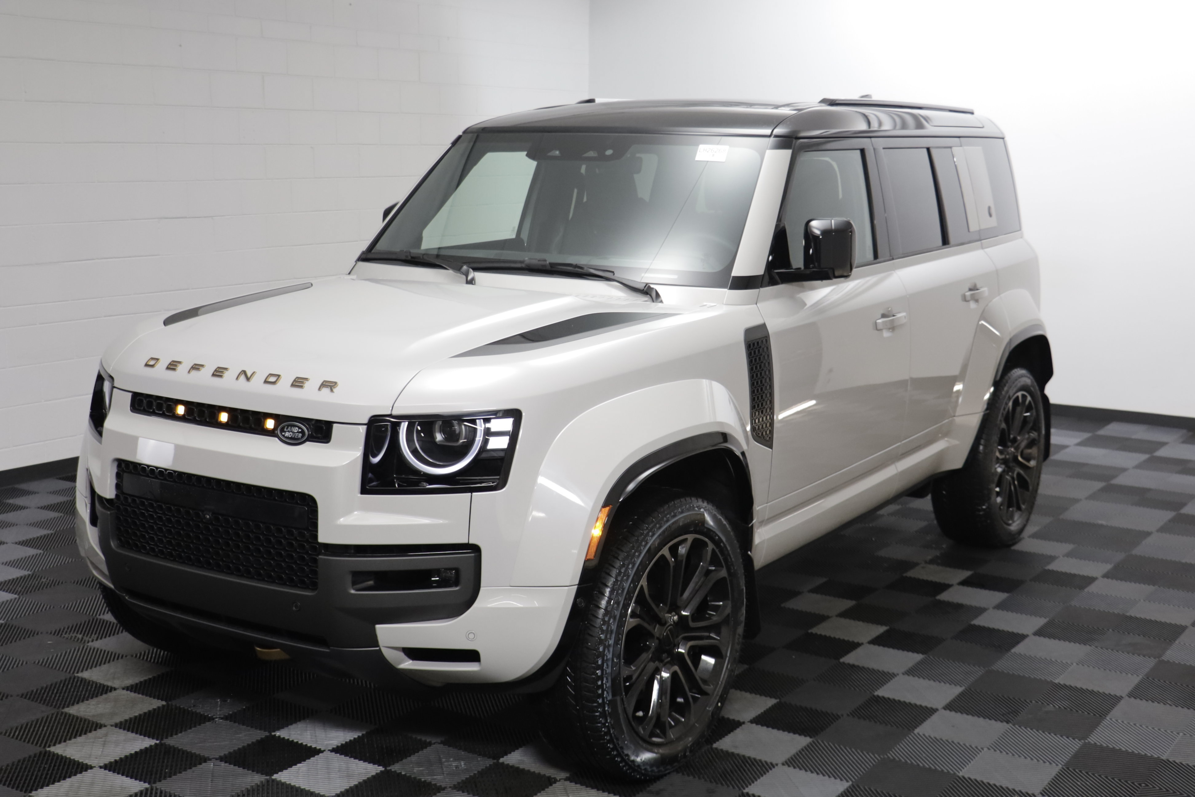 New 2026 Land Rover Defender 110 OCTA AWD/4WD image 2