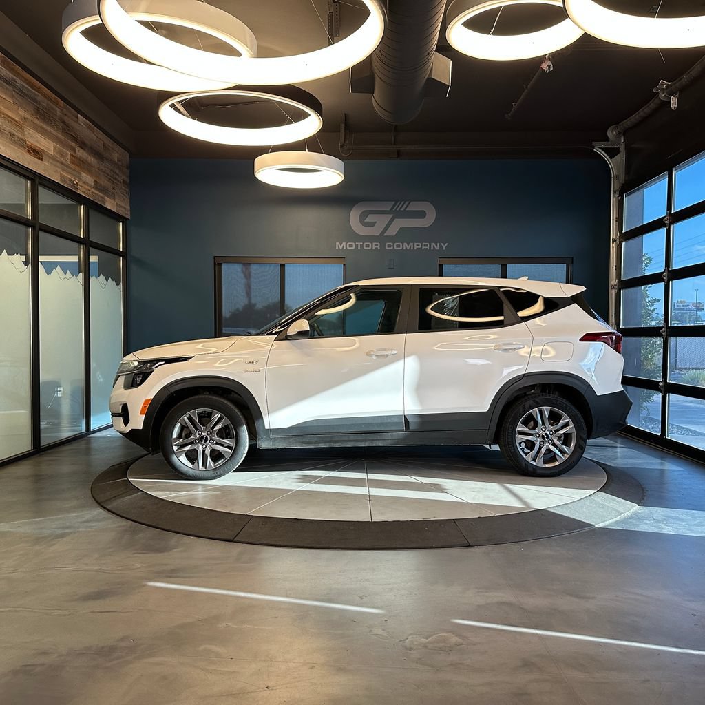 Used 2023 Kia Seltos LX AWD/4WD image 6