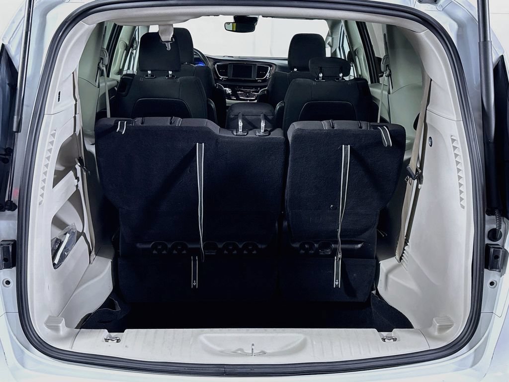 Used 2023 Chrysler Voyager LX FWD image 19