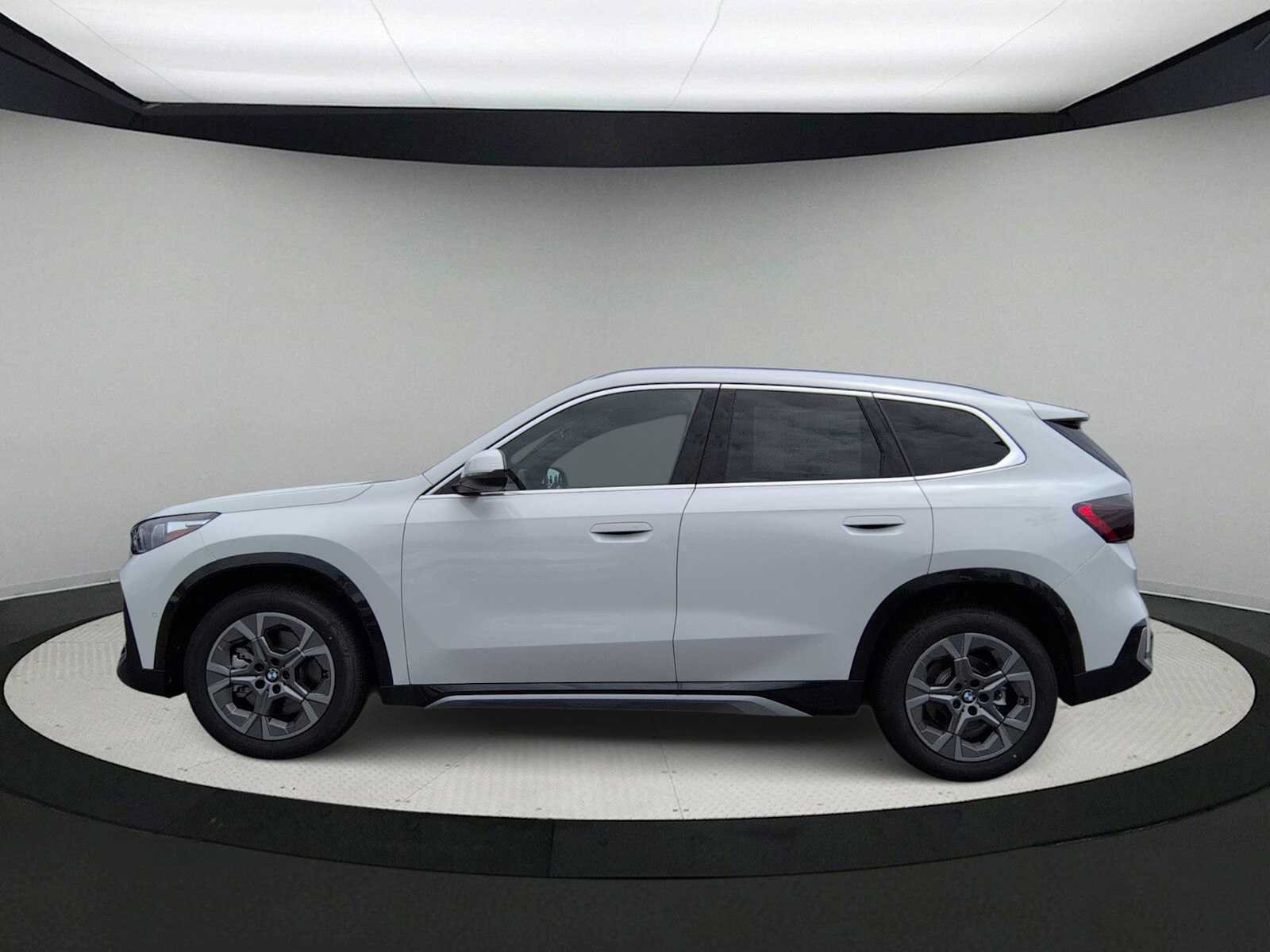 New 2026 BMW X1 xDrive28i w/ Technology Package AWD/4WD image 5