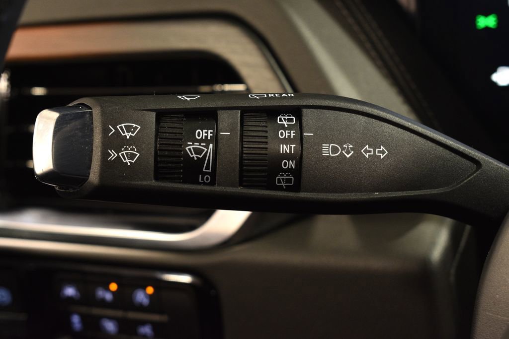 Used 2025 GMC Yukon Denali w/ Sun & Power Step Package image 16