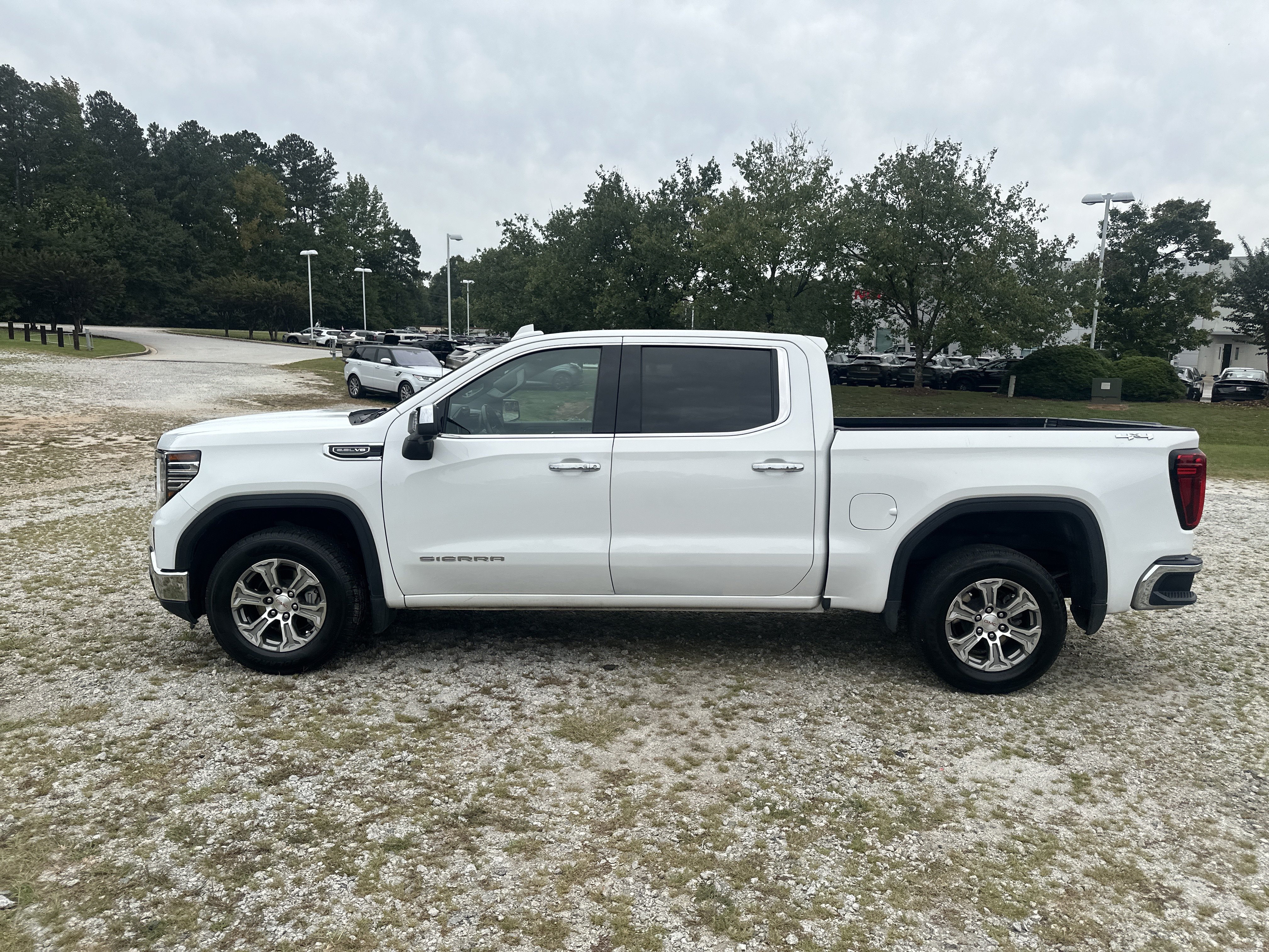 Used 2025 GMC Sierra 1500 SLT AWD/4WD image 8