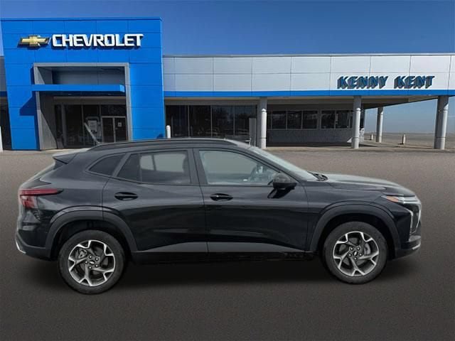 Used 2024 Chevrolet Trax LT w/ Driver Confidence Package FWD image 3