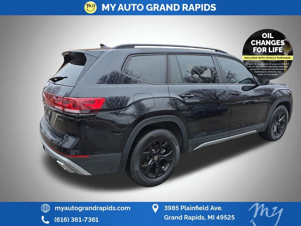 Used 2024 Volkswagen Atlas Peak Edition SE image 7