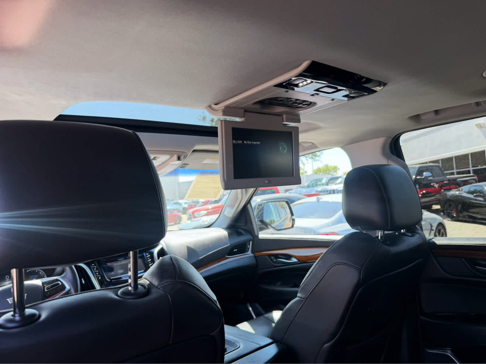 Used 2017 Cadillac Escalade ESV Luxury AWD/4WD image 23