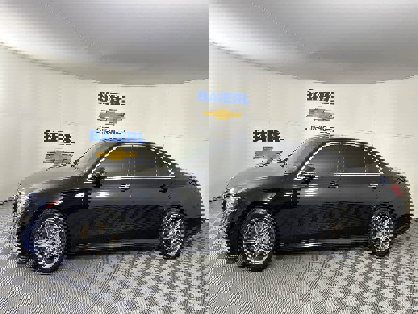 Used 2017 Mercedes-Benz E 300 image 2