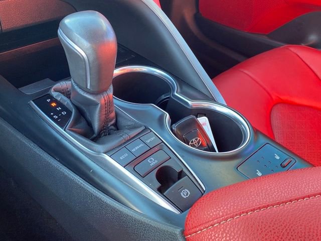 Used 2018 Toyota Camry XSE image 10