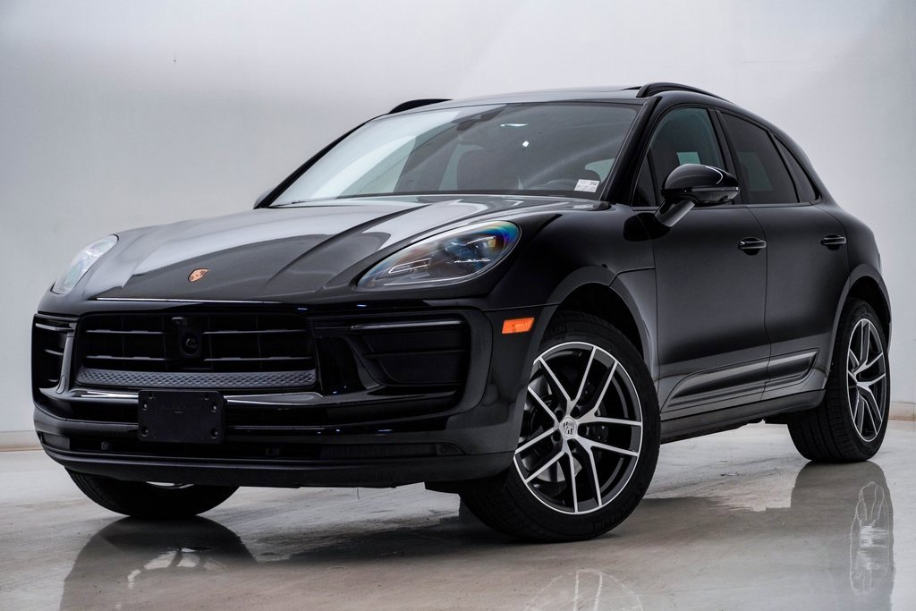 Certified 2025 Porsche Macan image 1