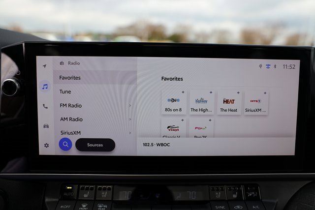 Used 2025 Toyota Camry XLE image 25