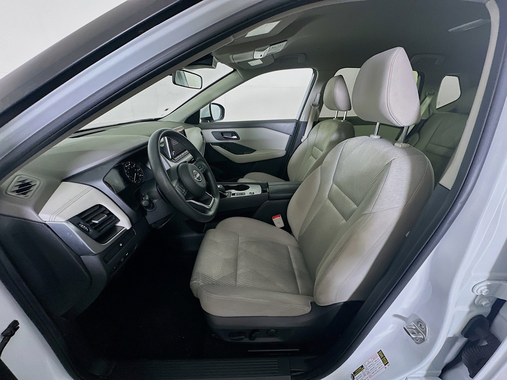 Used 2024 Nissan Rogue SV image 13