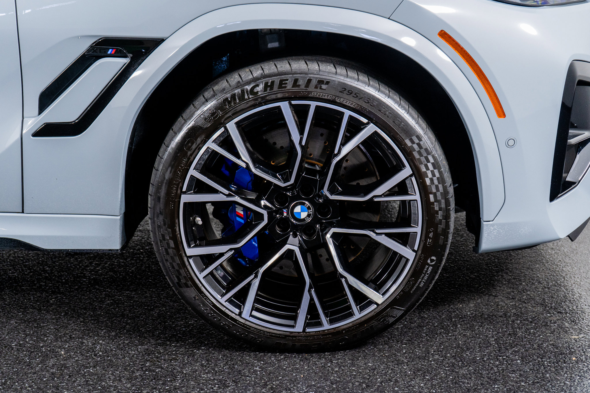 Used 2025 BMW X6 M Competition w/ Executive Package image 7