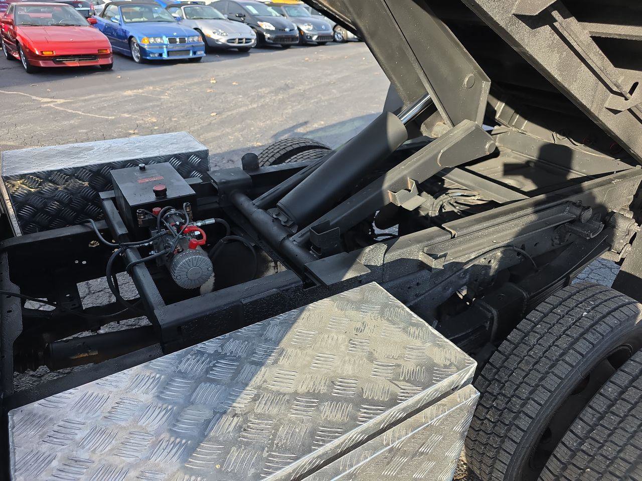 Used 2001 Ford F550 4x4 Regular Cab Super Duty image 7