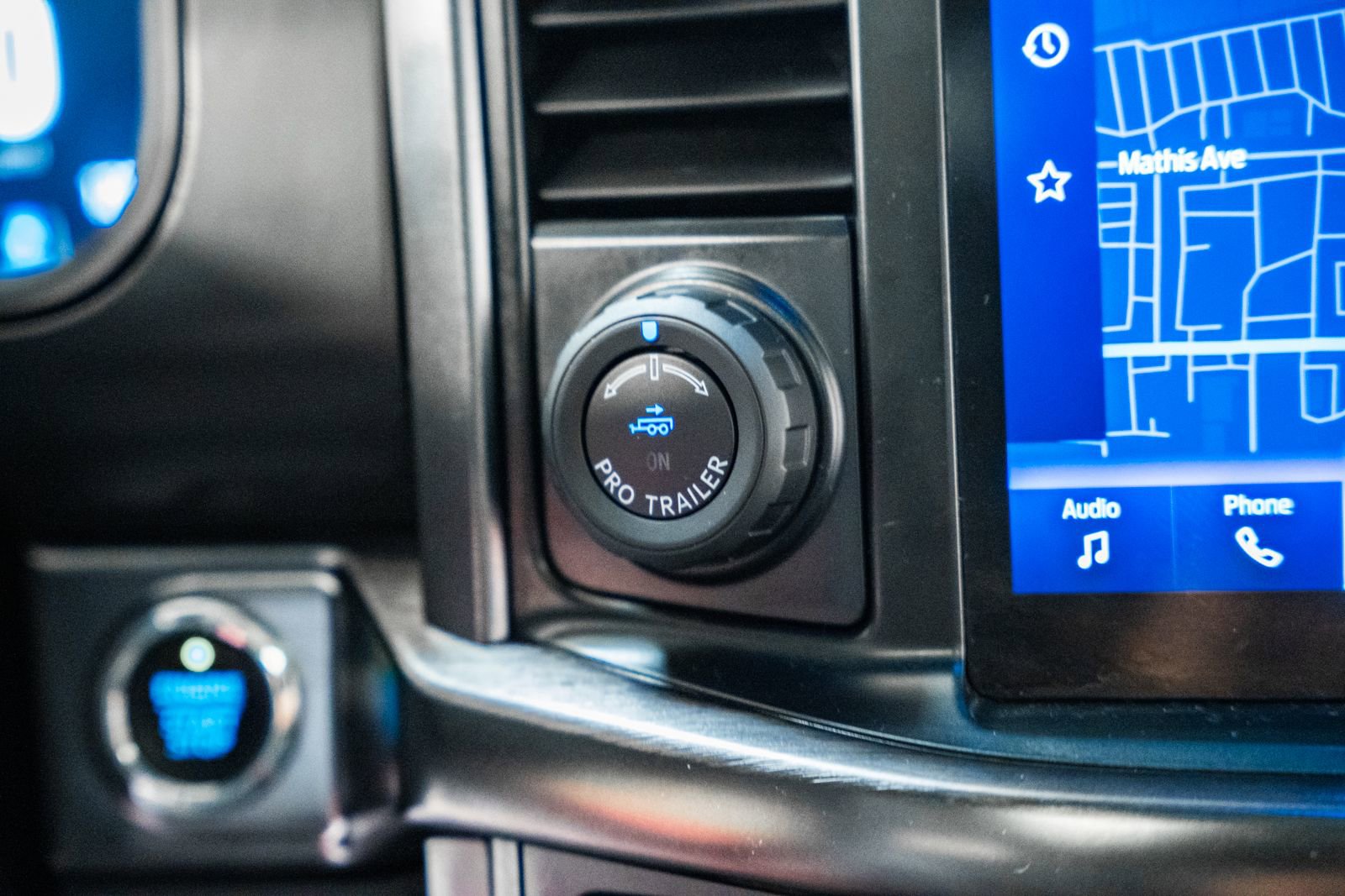 Certified 2022 Ford F150 Lariat w/ Equipment Group 502A High image 28