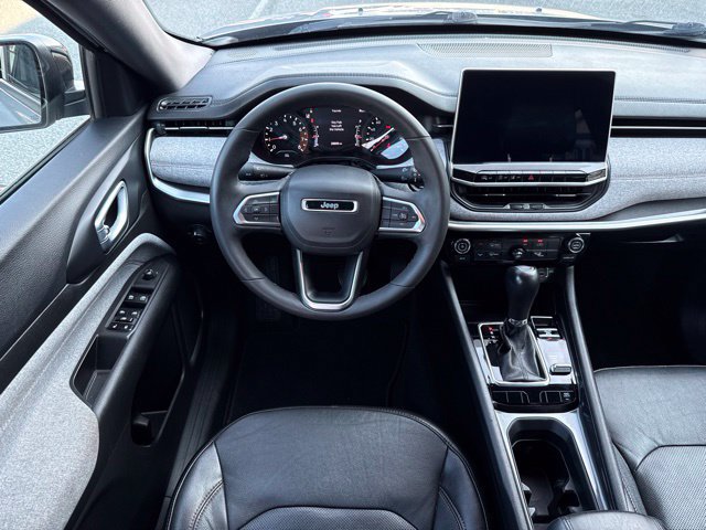 Used 2023 Jeep Compass Latitude AWD/4WD image 13