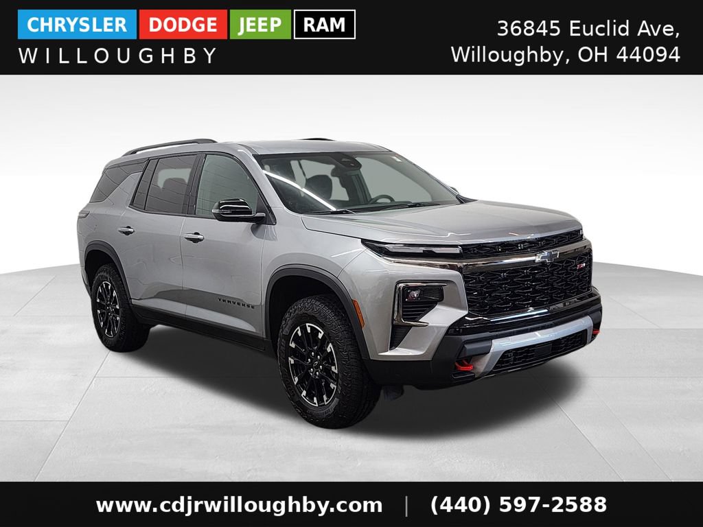 Used 2025 Chevrolet Traverse Z71 AWD/4WD image 3