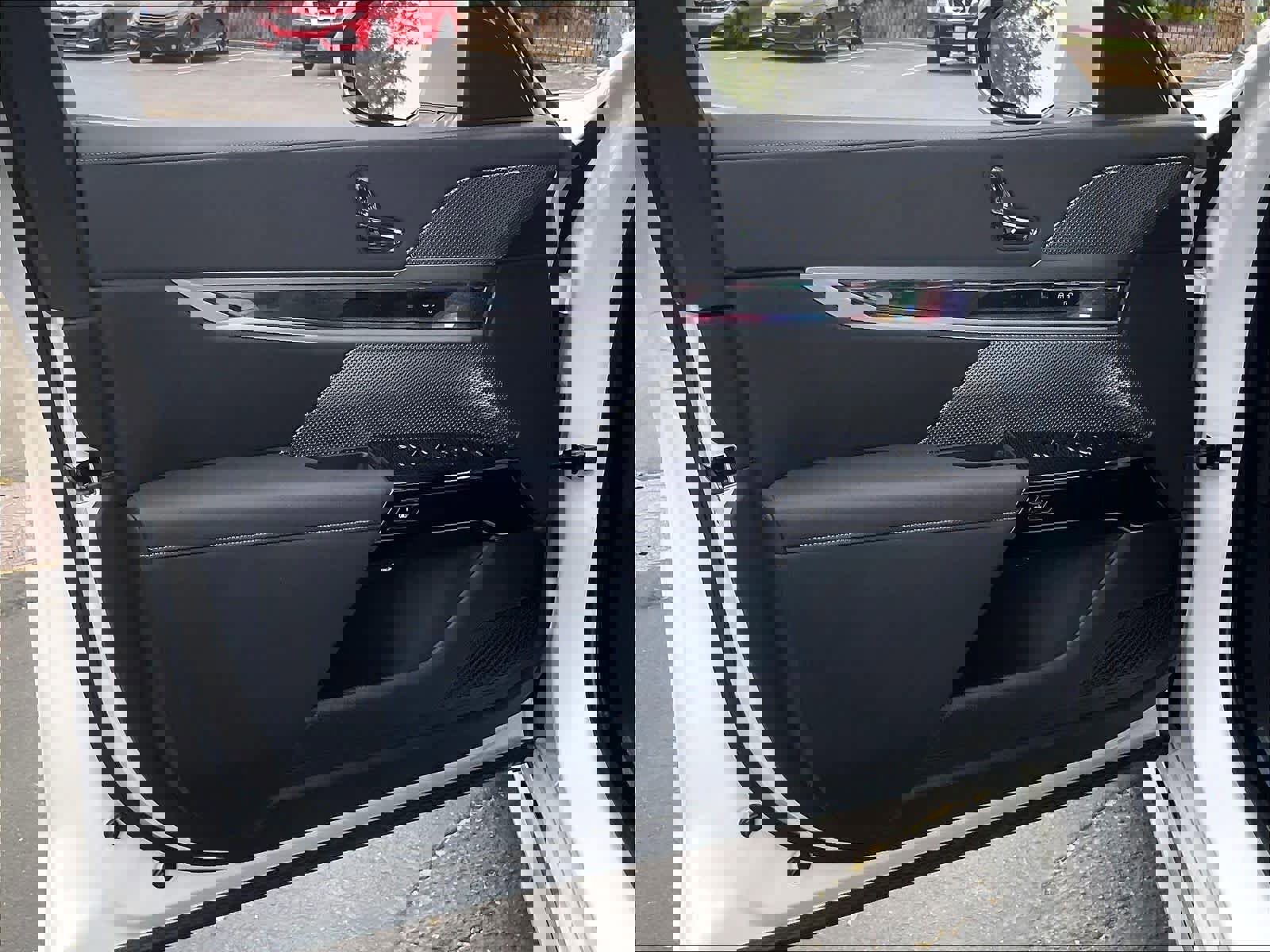 Used 2024 BMW i7 xDrive60 image 24