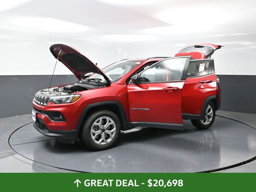 Used 2025 Jeep Compass Latitude image 63