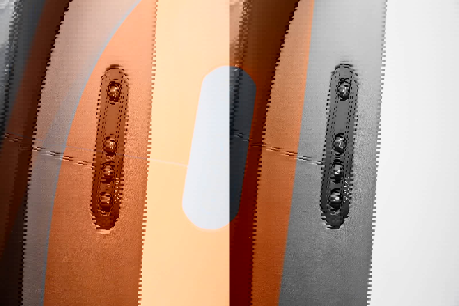 Used 2018 McLaren 570S Spider image 23